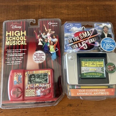 High School Musical & Are You Smarter Than A 5th Grader Electronic Handheld Game Foto 1 de 4