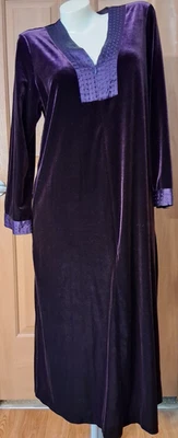 Bata Larga Oscar de la Renta Rosa Etiqueta Terciopelo Púrpura Misses Talla L Foto 1 de 4