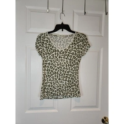 Camiseta para mujer talla PS verde leopardo manga corta Banana Republic Foto 1 de 4