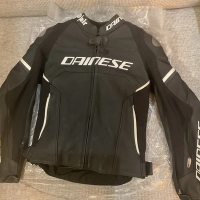 Chaqueta de cuero para motocicleta Dainese Racing 3 D-air para dama talla 40 negra mate/blanca  Foto 1 de 4
