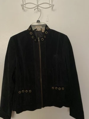 Chaqueta de cuero de gamuza negra tallada con volantes para mujer con ojales dorados talla grande Foto 1 de 4