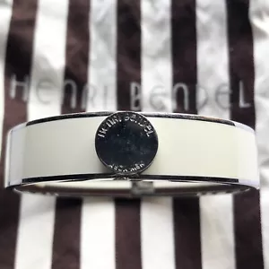 Henri Bendel Signed Bangle Beige Enamel Silver Tone Cuff Hinged Bracelet NEW NWT - Picture 1 of 3
