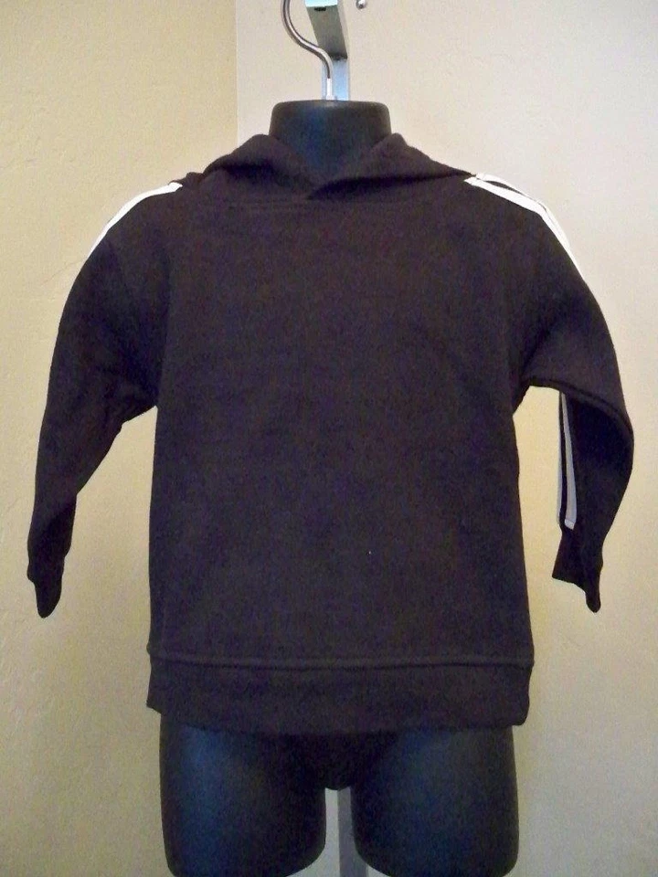 Nueva sudadera con capucha negra 2T para niños pequeños en blanco de Adidas Foto 1 de 1