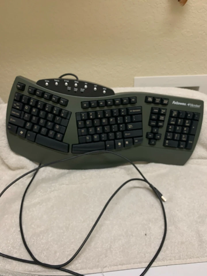 FELLOWES 98915 KU-9938 GREY USB KEYBOARD - Image 1 of 1