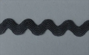 CRAFT-SEWING-TRIM 3mtrs x 9mm Black Ric Rac Braid - Picture 1 of 1