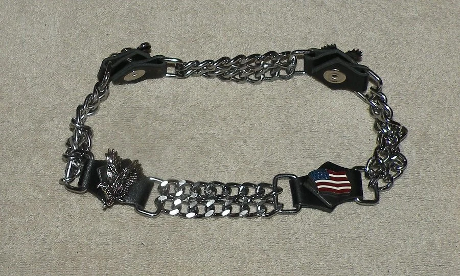 Harley Davidson Tono Plata y Cuero Cadena Bandera Garra de Águila y Motor V-Twin Foto 1 de 4