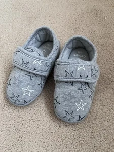 Zapatillas niño pequeño George at Asda bebé 6- solo usadas en interiores unas pocas veces - Imagen 1 de 4