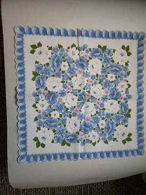 Pañuelo Pañuelo Floral Vintage Azul Blanco Flores Bordes Festoneados Foto 1 de 4