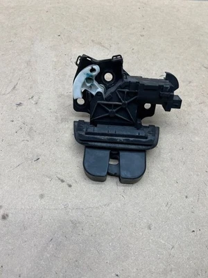 Audi A4 S4 B7 8E 8H 2007 Tailgate trunk boot lock catch latch 8P4827505B VSD8430 - Imagem 1 de 4
