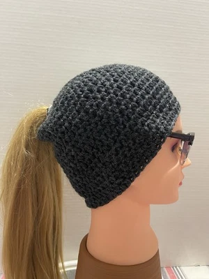 Chapéu de lã feminino rabo de cavalo inverno acrílico feito à mão cor cinza escuro único - Imagem 1 de 4