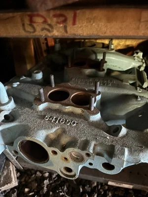 61 63 Pontiac Grand Prix Catalina Super Duty 421 Tri Power colector de admisión Foto 1 de 4