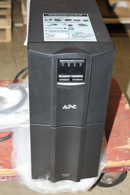 APC SMART SMT2200C UPS 2200 VA LCD 120 V with SmartConnect - Image 1 of 4