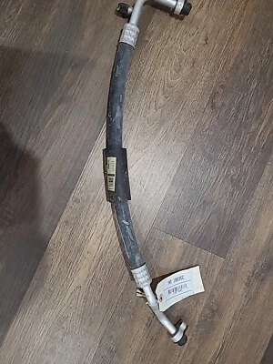 Manguera de succión de refrigerante aire acondicionado-línea de succión UAC HA 10695C 2000-2001 Nissan Xterra Foto 1 de 4