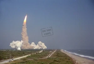 STS-29 launch Space Shuttle Discovery 8X12 PHOTOGRAPH - Picture 1 of 1