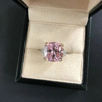 Anillo de compromiso solitario enchapado en oro de dos tonos de zafiro rosa moissanita de 2 quilates Foto 1 de 4