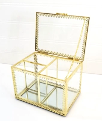 Caja de latón y vidrio soporte de maquillaje con tapa almacenamiento de cosméticos 4Dx5,75Lx4H Foto 1 de 4