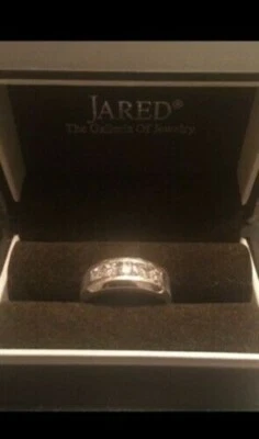 Banda de diamantes para hombre 1 quilate doble corte redondo 5 diamantes oro blanco 14 k jared Foto 1 de 4