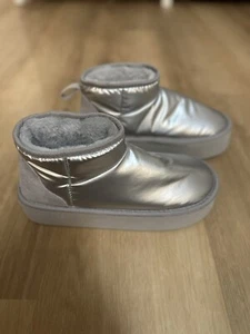 stivaletti steve madden platform argento metallizzato foderati in pelliccia sintetica nuovi - Foto 1 di 7