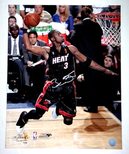 DWYANE WADE SIGNED PSA/DNA MIAMI HEAT 16X20 PHOTOGRAPH AUTOGRAPHED BASKETBALL  - - Picture 1 of 4