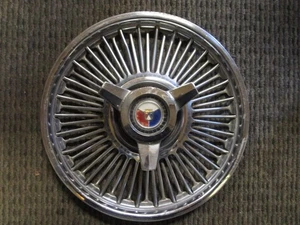 Tapacubos de cubierta de rueda de alambre de 14" Ford Fairlaine Falcon Ranchero 1963-64 usado OEM - Imagen 1 de 2