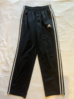 Pantalones deportivos de pista Adidas negros talla mediana niños 10/12 buen estado  Foto 1 de 4