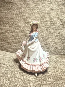 REGENCY FINE ARTS - STEPPING OUT - HAND PAINTED LIMITED EDITION FIGURINE - Picture 1 of 3
