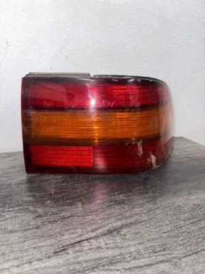 1990-1994 Lexus LS400 OEM RH Tail Lamp (Quarter Panel Mounted) - Image 1 of 4