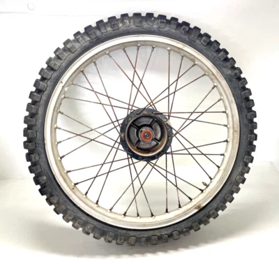 Suzuki TS200R 1993 rueda delantera 54111-15D00 (el neumático no es bueno) Foto 1 de 4