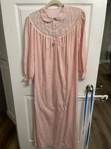 Vintage Women’s Nightgown Pink Lace Rosettes Embroidered High Collar Size Large - Picture 1 of 4