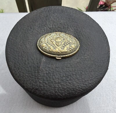 Caja de cuello Art Nouveau compartimento decorativo de latón para broches alfileres hombre/mujer Foto 1 de 4