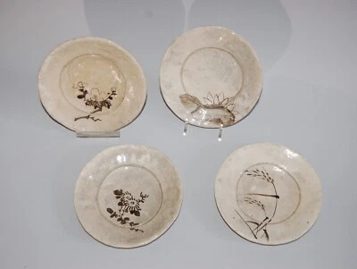 4 pratos pequenos, flores das estações, utensílios Kikko, por Kikko Jusoken VI, Japão - Imagem 1 de 4