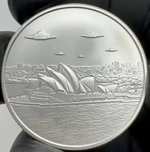 Intaglio ~ OVNIs Over Sydney Opera House 1 OZ Plata .999 Ronda Extraterrestre Abducción - Imagen 1 de 2