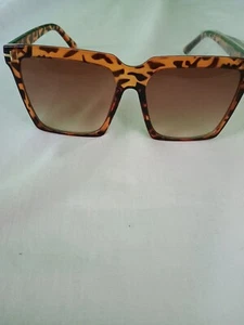 Rieyezo Oversized Leopard Sunglasses - Picture 1 of 5
