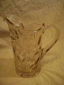 Vintage Klar Pressglas Krug - geätzte Blumen/Rand - schwer - keine Spuren - Bild 1 von 9