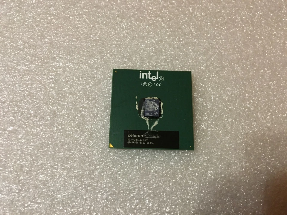 Processore SL4PA Intel Celeron 633MHz 66MHz FSB 128KB L2 Socket PPGA370 - Immagine 1 di 1