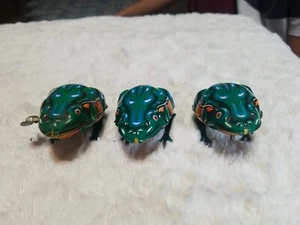 Vintage Wind-up Tin Toy MS082 Jumping FROG with Key - Picture 1 of 6