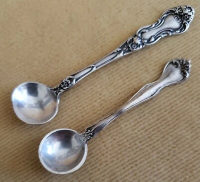 2 cucharas de sal de plata esterlina Westmorland George & Martha Mechanics Meadow Rose Foto 1 de 4