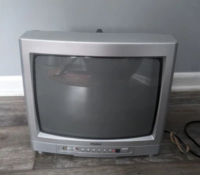 Haier HTR13 Vintage Color 13" Retro Gaming CRT Television  TESTED - No Remote - Image 1 of 4