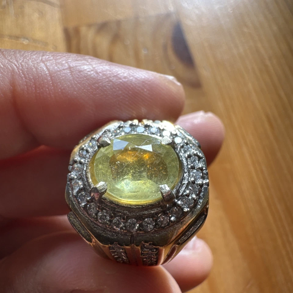 Piedra preciosa de zafiro amarillo natural Foto 1 de 4