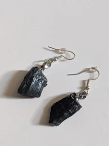 Natural Raw Black Tourmaline Grounding Protection Earthy Hook Post Earrings  - Bild 1 von 5