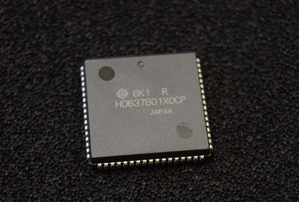 Hitachi HD637B01X0CP 8bit Microcontroller CPU MCU MPU 63701 PLCC-64 - Image 1 of 1