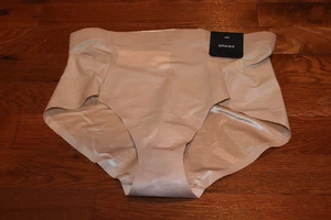 Nuevo con etiquetas SPANX SPANXshape™ Calzoncillo de Control Transparente Talla Pequeña ¡Precio de venta sugerido por el fabricante $34!! - Imagen 1 de 7