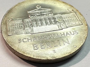 DDR - 10 Mark - 1987 - Schauspielhaus Berlin - 500er Silber - OVP - Silbermünze - Bild 1 von 5