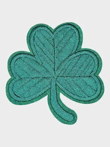 EMERALD GREEN SHAMROCK CLASSIC THREE LEAF CLOVER EMBROIDERED PLANT IRON ON PATCH - Picture 1 of 3
