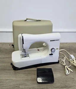 Necchi Lydia3 Elec Sewing Machine With Hard Case And Peddle - Picture 1 of 10