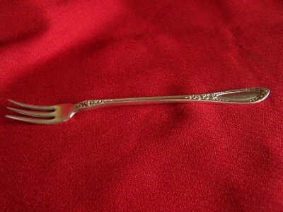 Tenedor de cóctel One 1835 R Wallace 6" enchapado en plata flor pat 1809 sin mono  Foto 1 de 4