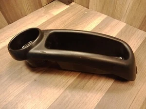 Compartimento portavasos John Deere L108 Fender GX20177 L130 L110 L120 LG10 - Imagen 1 de 5