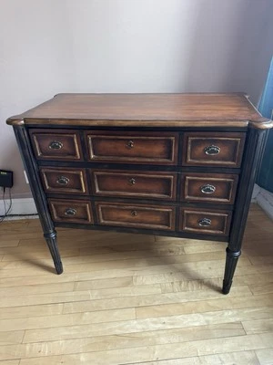 Cómoda Lexington Furniture sólida con 3 cajones Foto 1 de 4