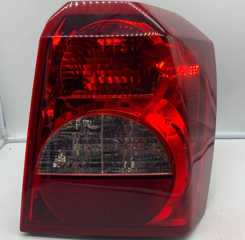 Luz trasera lateral para pasajeros Dodge Caliber 2007 OEM A03B07001 Foto 1 de 4
