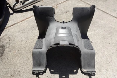 10-16 2013 KYMCO DOWNTOWN 300 CUBIERTA DE RODILLA CARENADO CUBIERTA PANEL ALMACENAMIENTO PROTECTOR DE PIERNAS Foto 1 de 4